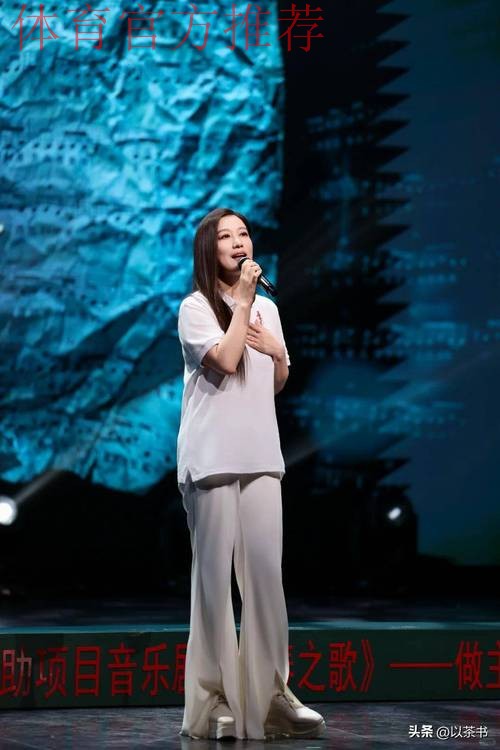 佩兰辅导小学生训练 形象大使谭晶同互动 佩兰辅导小学生训练 形象大使谭晶同互动